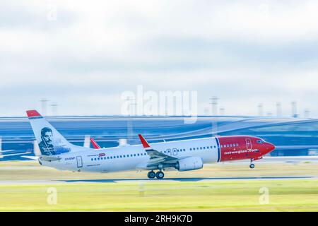 Gardermoen 20230723.A Boeing 737-800 aus Norwegen mit der Identifikationsnummer LN-ENP startet vom Flughafen Oslo Gardermoen. Foto: Paul Kleiven / NTB Stockfoto