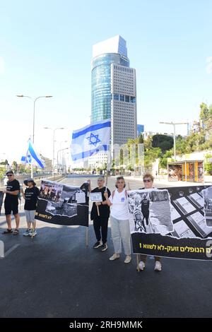 11. Juli 2023, Tel-Aviv, Israel. Demonstranten, die gegen die Änderungen der Justizpolitik der israelischen Regierung und den Verlust der demokratischen Herrschaft demonstrieren. Stockfoto