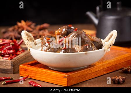 Marinierter Entengizzard in gewürzter Sauce Stockfoto