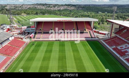 Barnsley, Großbritannien. 15. Aug. 2023. Der Barry Murphy-Stand in Oakwell und das Bodenpersonal machen einen letzten Schnitt vor dem Sky Bet League 1-Spiel Barnsley gegen Peterborough in Oakwell, Barnsley, Großbritannien, 15. August 2023 (Foto von Mark Cosgrove/News Images) in Barnsley, Großbritannien, am 8./15. August 2023. (Foto: Mark Cosgrove/News Images/Sipa USA) Guthaben: SIPA USA/Alamy Live News Stockfoto