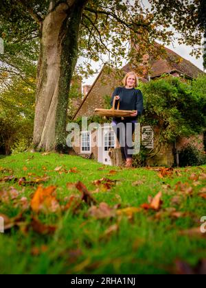 AMI Bouhassane Enkeltochter von Lee Miller und Co-Director von Farleys House & Gallery Ltd Fotografiert in Farley Farm, Muddles Green bei Chiddingly, East Sussex, Großbritannien. NUR REDAKTIONELLE VERWENDUNG. Stockfoto