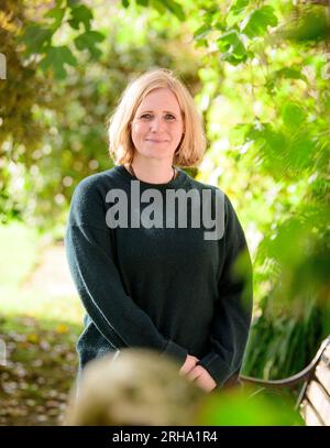 AMI Bouhassane Enkeltochter von Lee Miller und Co-Director von Farleys House & Gallery Ltd Fotografiert in Farley Farm, Muddles Green bei Chiddingly, East Sussex, Großbritannien. NUR REDAKTIONELLE VERWENDUNG. Stockfoto