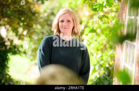 AMI Bouhassane Enkeltochter von Lee Miller und Co-Director von Farleys House & Gallery Ltd Fotografiert in Farley Farm, Muddles Green bei Chiddingly, East Sussex, Großbritannien. NUR REDAKTIONELLE VERWENDUNG. Stockfoto