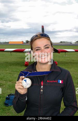 Kathel Brageot (Kathel Boulanger) Bronze Medaillenträger 2009 World Aerobatic Championships, Silverstone, Großbritannien. Weibliche aerobatic Pilot. Französischer Meister Stockfoto