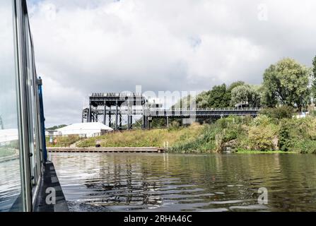 Der Anderton Boat Lift aus dem Fluss Weaver in Cheshire, England, Großbritannien Stockfoto