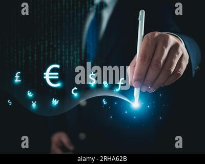 Konzept für den globalen Währungsaustausch und -Austausch. Geschäftsmann klopft mit realistischen Effekten und Dollar-, Yuan-, Yen-, Euro- und Pfund-Sterling-Symbolen Stockfoto