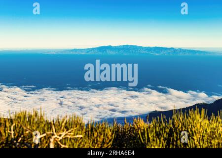 Panoramablick auf die Insel La Gomera vom Teide-Nationalpark, Teneriffa, den Kanarischen Inseln, Spanien Stockfoto