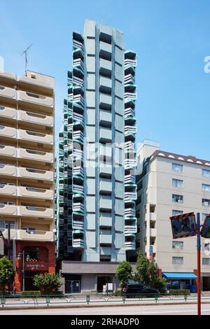 New Sky Building No. 3 (Gunkan Building), entworfen von Watanabe Yoji, 1972; Tokio, Japan Stockfoto