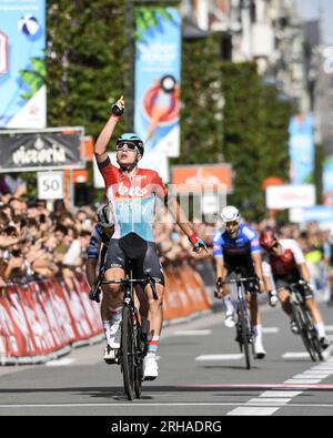 Leuven, Belgien. 15. Aug. 2023. Der belgische Arnaud De Lie von Lotto-Dstny gewinnt das eintägige Radrennen „Tour of Leuven - Memorial Jef Scherens“ in Leuven, Dienstag, den 15. August 2023. BELGA FOTO BERT GOYVAERTS Kredit: Belga News Agency/Alamy Live News Stockfoto