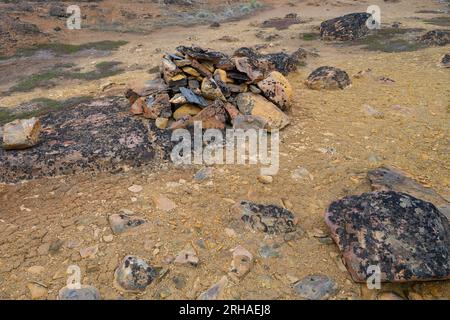 Grönland, Uummannaq Bay, Akulleq. Historische Steinfuchsfalle, vermutlich Thule-Kultur, etwa 500 Jahre alt. Stockfoto