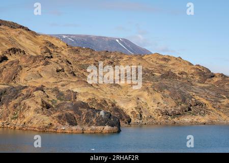 Westgrönland, Uummannaq Bay, Akulleq Island. Polare Wüstenlandschaft, einer der trockensten Orte Grönlands. Stockfoto