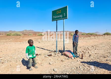 Namibia. Kinder in Palmwag Kunene Region Damaraland Stockfoto