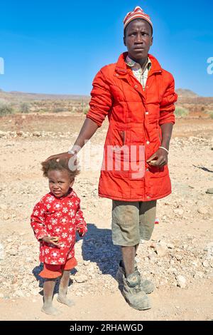 Namibia. Vater-Tochter-Porträt in Palmwag Kunene Region Damaraland Stockfoto