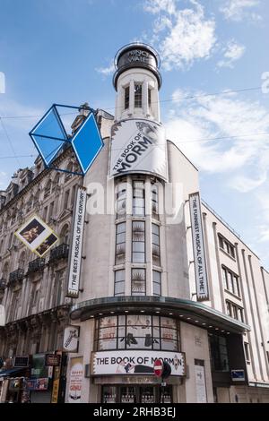 Das mit dem Olivier Award ausgezeichnete Buch von Mormon im Prince of Wales Theatre, Coventry Street, London, W1, England, GROSSBRITANNIEN Stockfoto