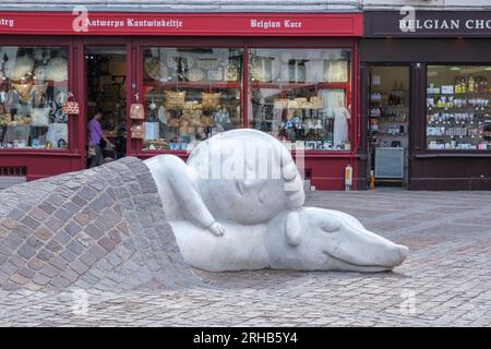Antwerpen, Belgien - 9. September 2022: Nello- und Patraser-Statue von Batist Vermeulen Stockfoto