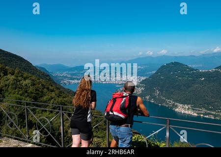 Landschaft des Luganer Sees vom Lanzo d'Intelvi Balkon Stockfoto