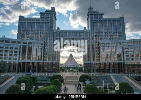 Astana, Kasachstan - 14. August 2023: Blick auf das Khan Shatyr Entertainment Center in Astana, Kasachstan. Stockfoto