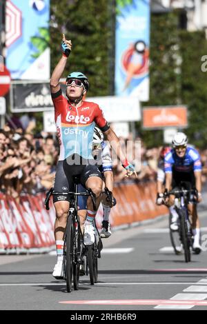 Leuven, Belgien. 15. Aug. 2023. Der belgische Arnaud De Lie von Lotto-Dstny gewinnt das eintägige Radrennen „Tour of Leuven - Memorial Jef Scherens“ in Leuven, Dienstag, den 15. August 2023. BELGA FOTO BERT GOYVAERTS Kredit: Belga News Agency/Alamy Live News Stockfoto