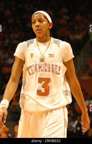 Candace Parker vom Basketballteam Lady Vols blickt während ihrer letzten Saison an der University of Tennessee zu. Stockfoto