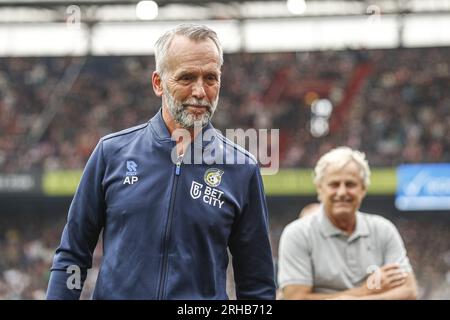 ROTTERDAM - (lr) Fortuna Sittard Assistenztrainer Adrie Poldervaart, Peter Houtman während des niederländischen Premier-League-Spiels zwischen Feyenoord und Fortuna Sittard am Feyenoord Stadion de Kuip am 13. August 2023 in Rotterdam, Niederlande. AP | Niederländische Höhe | BART STOUTJESDYK Stockfoto