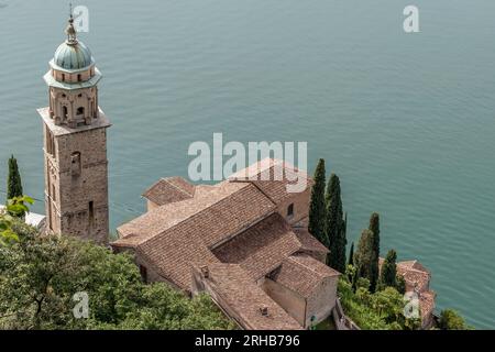 Luftaufnahme der Kirche Santa Maria del Sasso, Morcote, Schweiz Stockfoto