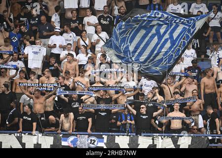 Prag, Tschechische Republik. 15. Aug. 2023. Fans des FC Copenhagen werden am 15. August 2023 in Prag, Tschechische Republik, während der UEFA Champions League, 3. Qualifikationsrunde, 2. Etappe, AC Sparta Praha gegen FC Copenhagen gesehen. Kredit: Katerina Sulova/CTK Photo/Alamy Live News Stockfoto