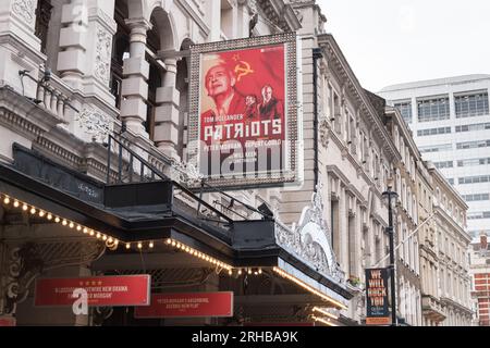 Tom Hollander in Peter Morgan's Patriots am Noël Coward Theatre auf der St Martin's Lane in London West End, London, England Stockfoto