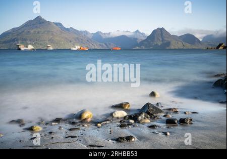 Isle of Skye Elgol und der berühmte Blick auf die Cullins und Loch Scavaig vom Strand Stockfoto