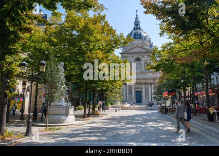 Paris, FR - 31. August 2022: Fassade des Universitätsgebäudes Sorbonne Stockfoto