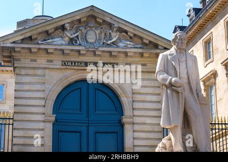 Paris, FR - 31. August 2022: Fassade der Schule College de France Stockfoto