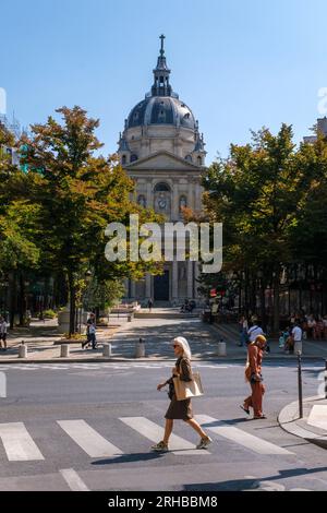 Paris, FR - 31. August 2022: Fassade des Universitätsgebäudes Sorbonne Stockfoto