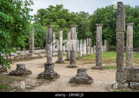 Die Ruinen des Palaestra (Ringen) im antiken Olympia, Geburtsort der Olympischen Spiele, in Elis, Peloponnes, Griechenland Stockfoto