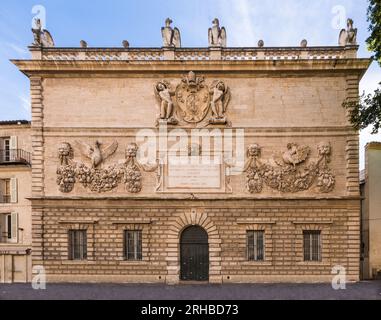 Hôtel des Monnaies" (Wintergarten) auf der Place du Palais des Papes in Avignon. Vaucluse, Provence, Frankreich, Europa. Stockfoto