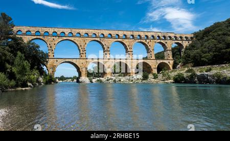 Antikes römisches Aquädukt - Pont du Gard, in der Nähe von Nimes, Languedoc Frankreich, Europa Stockfoto