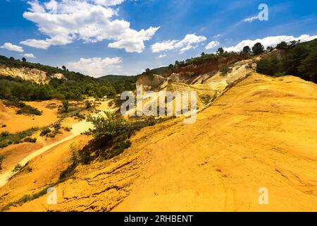 Ockersteinbruch der Colorado aus Rustrel. Vaucluse, Provence, Frankreich Stockfoto