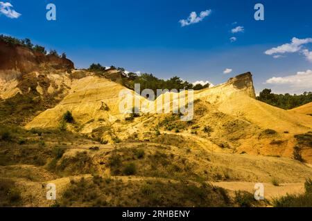 Ockersteinbruch der Colorado aus Rustrel. Vaucluse, Provence, Frankreich Stockfoto