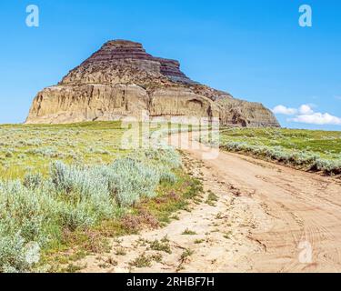 Castle Butte in Big Beaver Saskatchewan ist Teil der Big Muddy Valley Badlands, die sich von Saskatchewan bis nach Montana erstrecken. Stockfoto