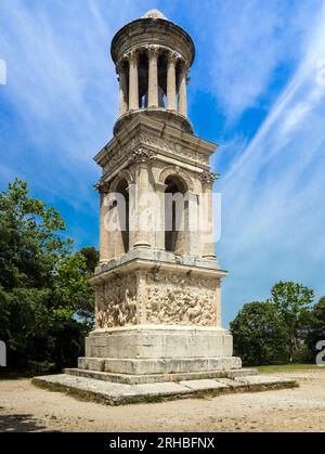 Römisches Mausoleum im antiken Glanum, Saint Remy-de-Provence, Bouches-du-Rhone, Provence-Alpes-Cote d’Azur, Südfrankreich, Frankreich, Europa Stockfoto