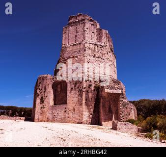 Die römische Tour de Magne, oder Magne Tower, im Jardin de la Fontaine in Nimes. Gard, Provence, Frankreich, Europa Stockfoto