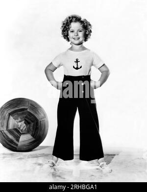 Hollywood, Kalifornien: c. 1935 Ein Porträt des Kinderfilmstars Shirley Temple. Stockfoto