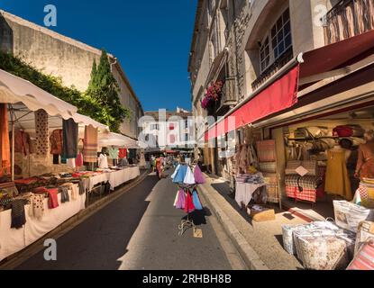 Franzosen, Händler, Shopping, Mittwochmarkt, Saint-Remy-de-Provence, Provence, Frankreich, Europa Stockfoto