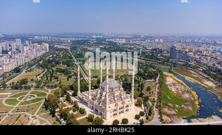 Adana Sabanci Central Moschee aus der Vogelperspektive - Türkei Stockfoto