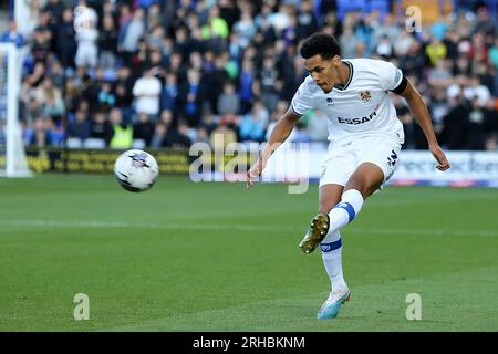 Birkenhead, Großbritannien. 15. Aug. 2023. Jake Leake von Tranmere Rover in Aktion. EFL Skybet Football League Two Match, Tranmere Rovers gegen Harrogate Town im Prenton Park, Birkenhead, Wirral am Dienstag, den 15. August 2023. Dieses Bild darf nur zu redaktionellen Zwecken verwendet werden. Nur redaktionelle Verwendung, .pic von Chris Stading/Credit: Andrew Orchard Sports Photography/Alamy Live News Stockfoto