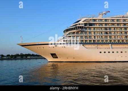 Danzig, Polen, 15. August 2023: VIKING VENUS Passagierschiff verlässt den Hafen von Danzig Stockfoto