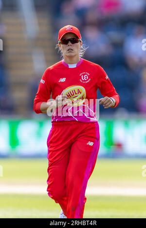 14. August 2023; Sophia Gardens, Cardiff, Wales: The 100 Womens Cricket, Welsh Fire versus Trent Rockets; Welsh Fire Women's Alex Hartley in Aktion. Stockfoto