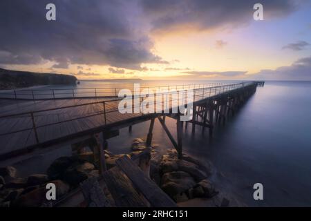 Holzsteg im Morgengrauen, Stenhouse Bay, Yorke Peninsula, Südaustralien, Australien Stockfoto