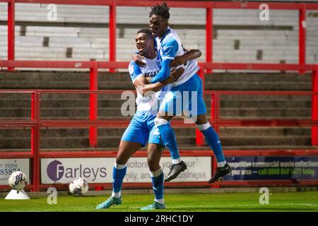 Emile Acquah 20 von Barrow AFC feiert sein Tor während des Spiels der Sky Bet League 2 zwischen Accrington Stanley und Barrow im Wham Stadium in Accrington am Dienstag, den 15. August 2023. (Foto: Mike Morese | MI News) Guthaben: MI News & Sport /Alamy Live News Stockfoto