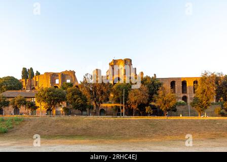 Rom, Latium, Italien, Eine Landschaft mit Foro romano bei Sonnenuntergang Stockfoto