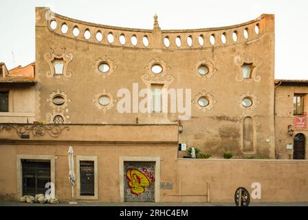 Rom, Latium, Italien, die Fassade des ll Monastero Collection Hotel Roma in der Nähe des Circo Massimo. Stockfoto