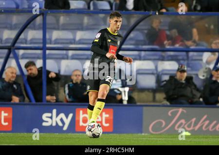 Birkenhead, Großbritannien. 15. Aug. 2023. Matty Foulds aus Harrogate Town in Aktion. EFL Skybet Football League Two Match, Tranmere Rovers gegen Harrogate Town im Prenton Park, Birkenhead, Wirral am Dienstag, den 15. August 2023. Dieses Bild darf nur zu redaktionellen Zwecken verwendet werden. Nur redaktionelle Verwendung, .pic von Chris Stading/Credit: Andrew Orchard Sports Photography/Alamy Live News Stockfoto